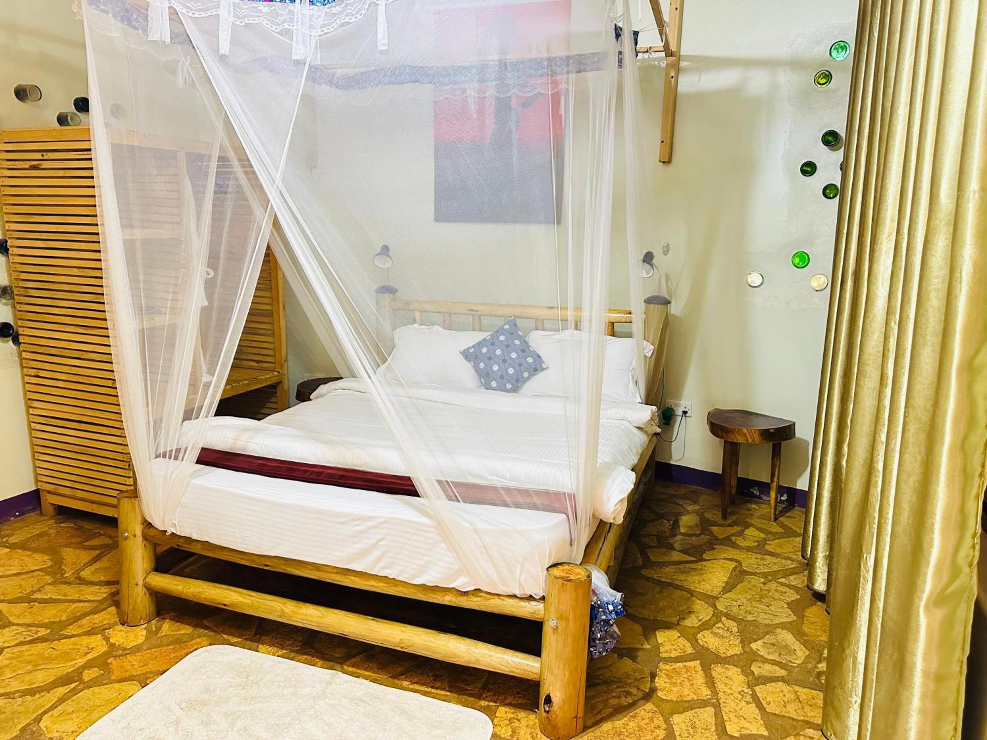 Afro Smile Hotel & Guest House Jinja Exterior photo