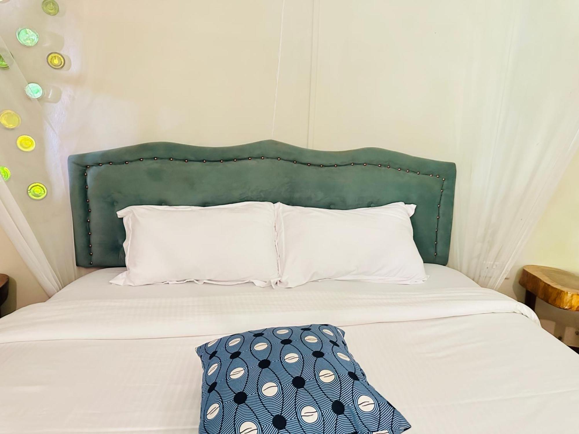Afro Smile Hotel & Guest House Jinja Exterior photo